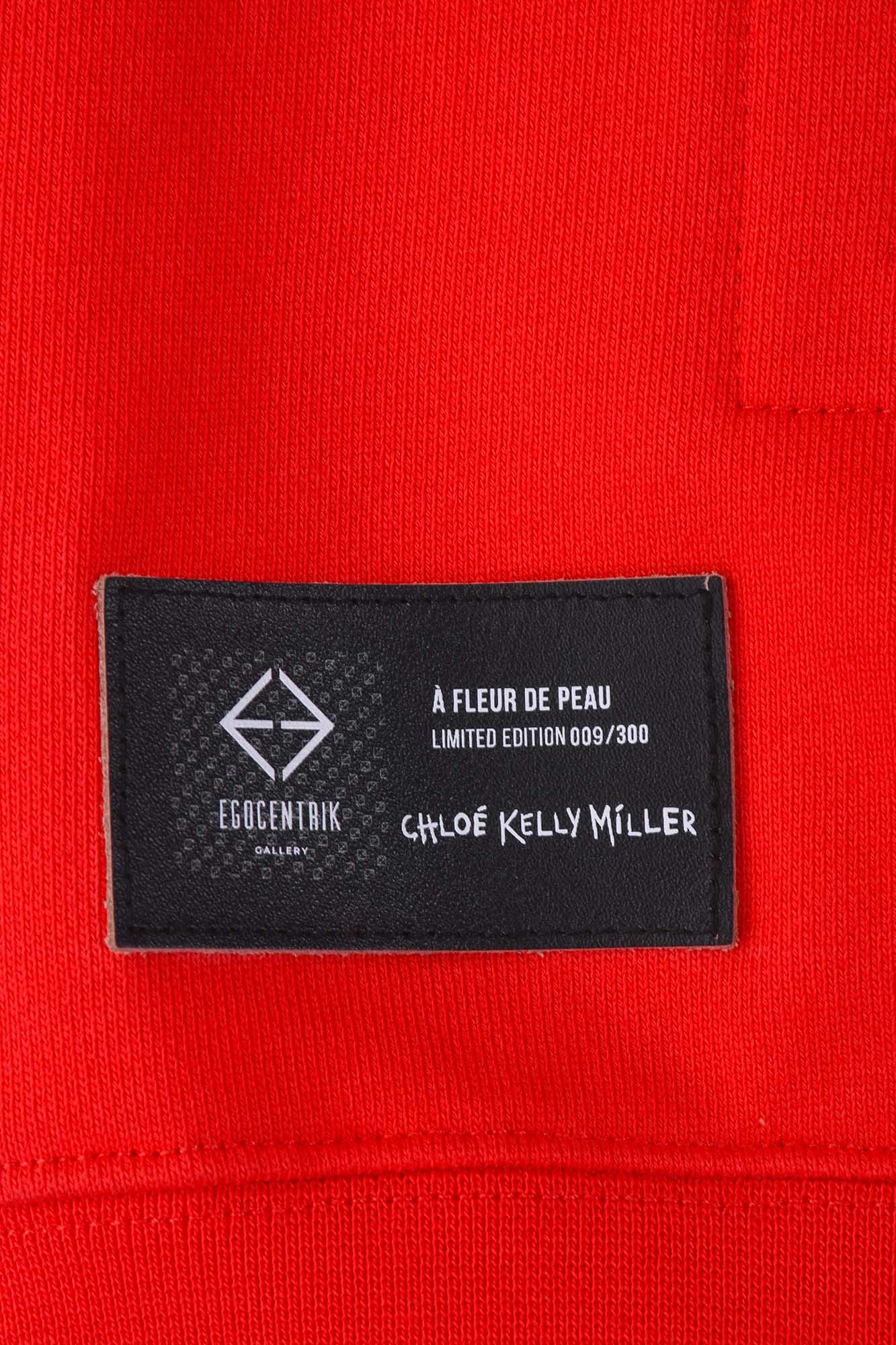 Hoodie rouge avec patch soie "A fleur de peau"