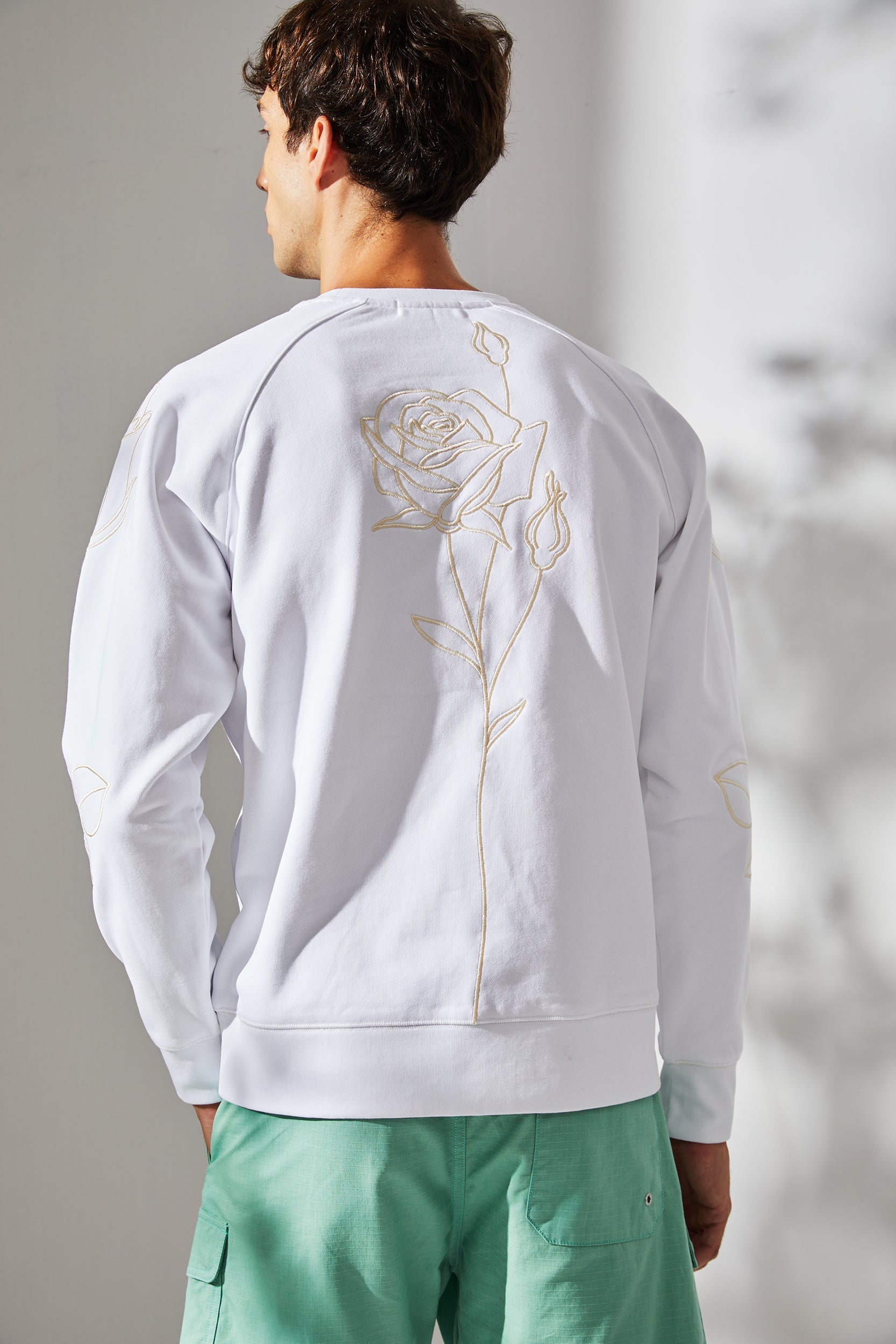 Sweat blanc col rond brodé "Roses"