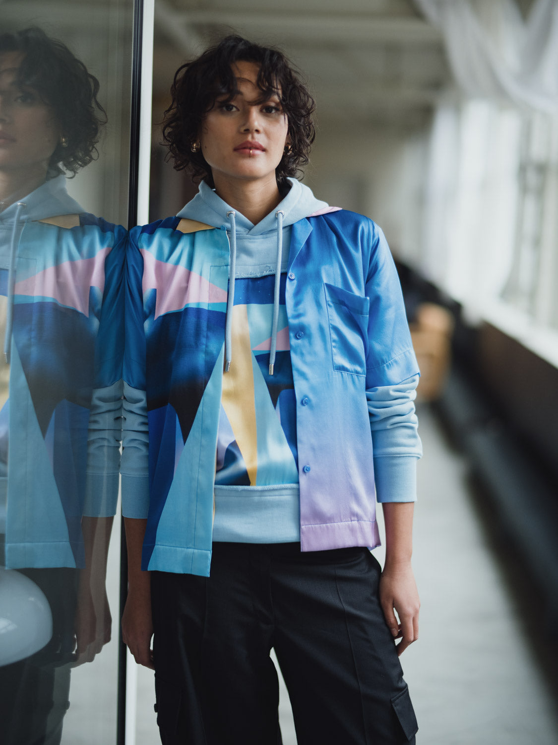Hoodie bleu clair avec patch soie "Pop VR"
