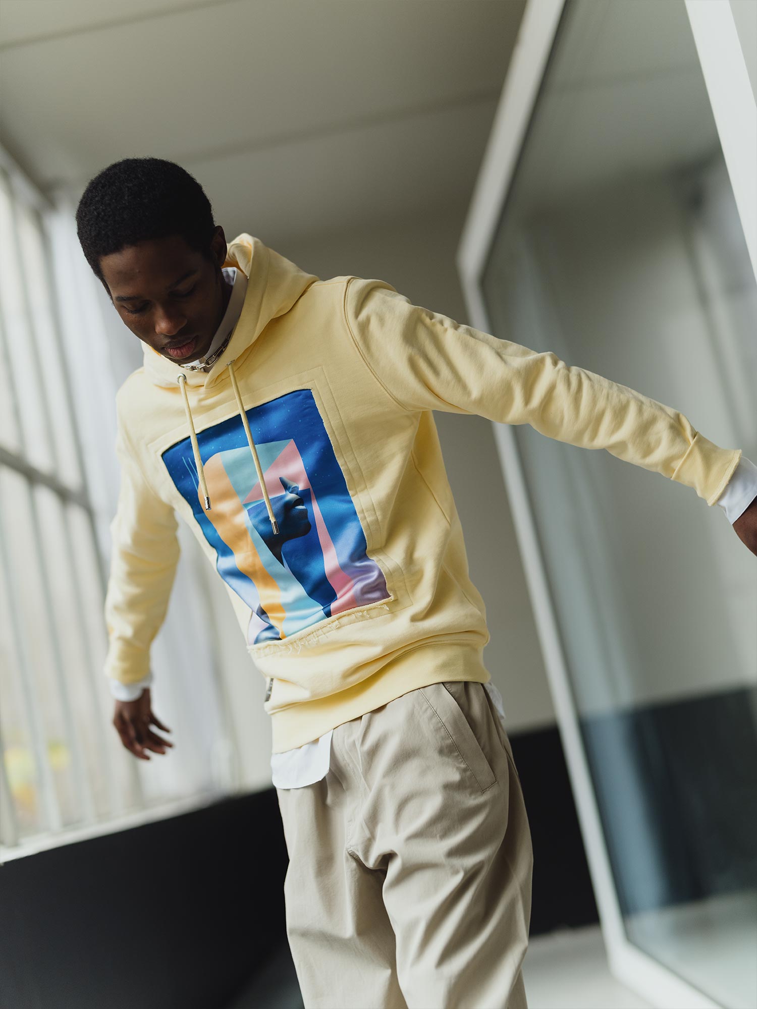 Hoodie jaune avec patch soie "Pop VR"
