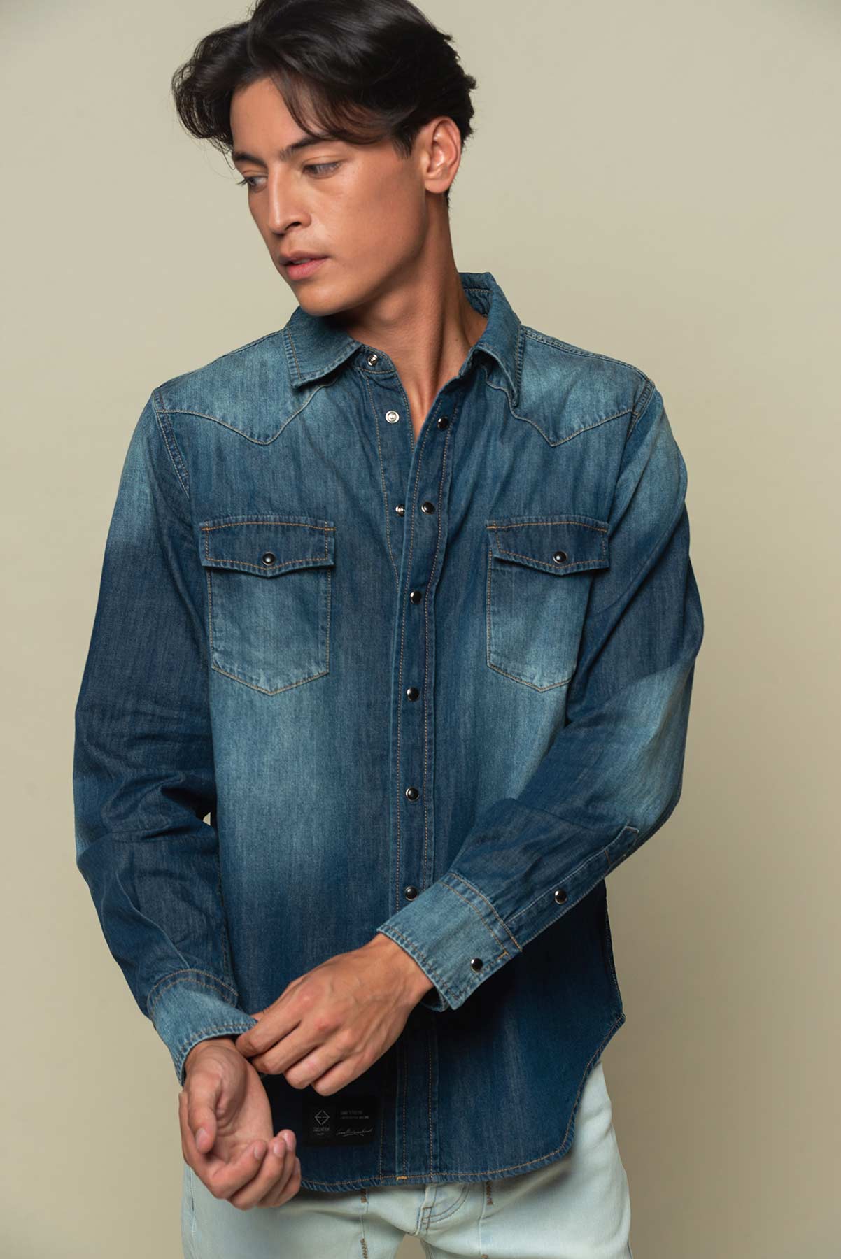 Chemise en Jean homme avec patch soie
