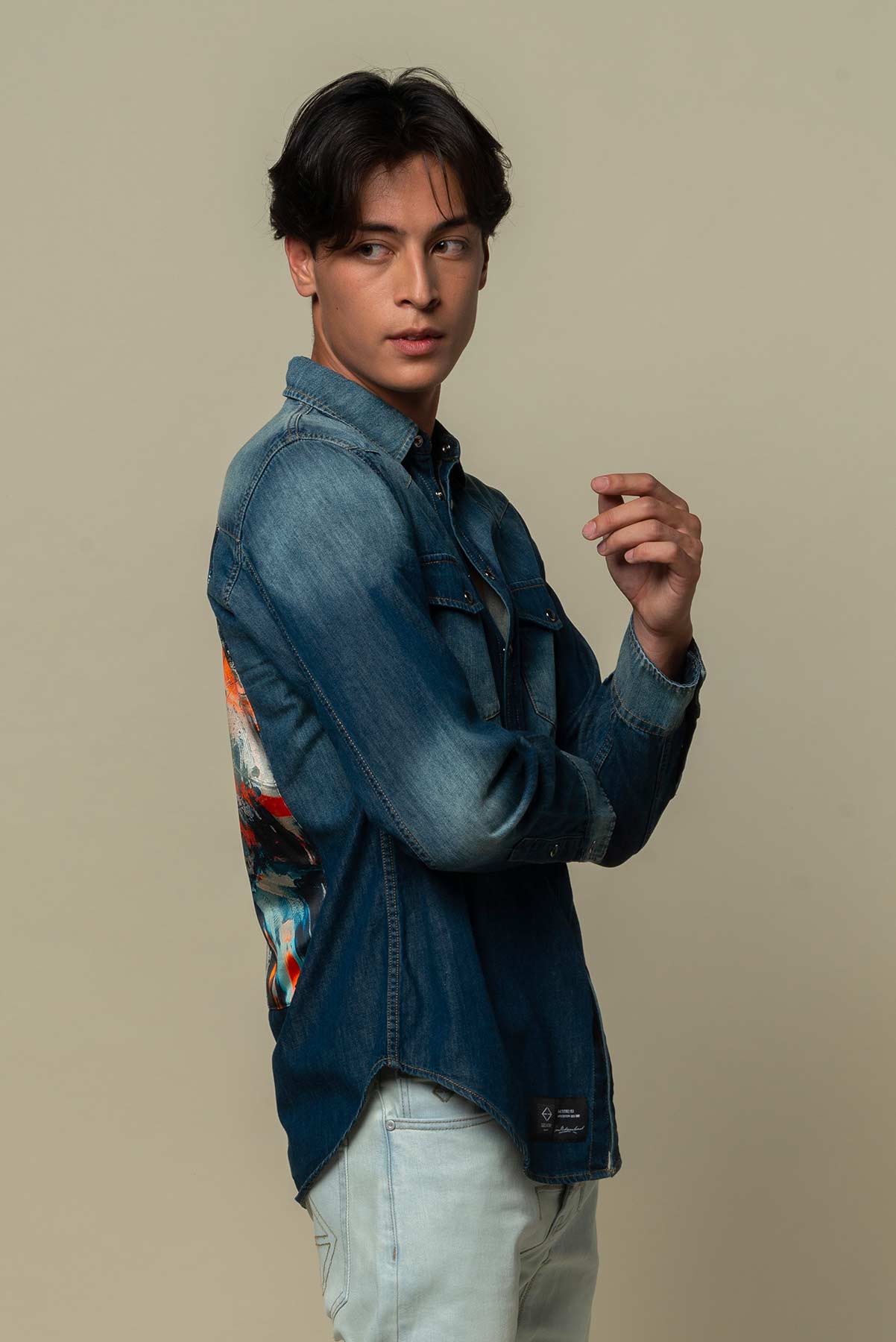 Chemise en Jean homme avec patch soie