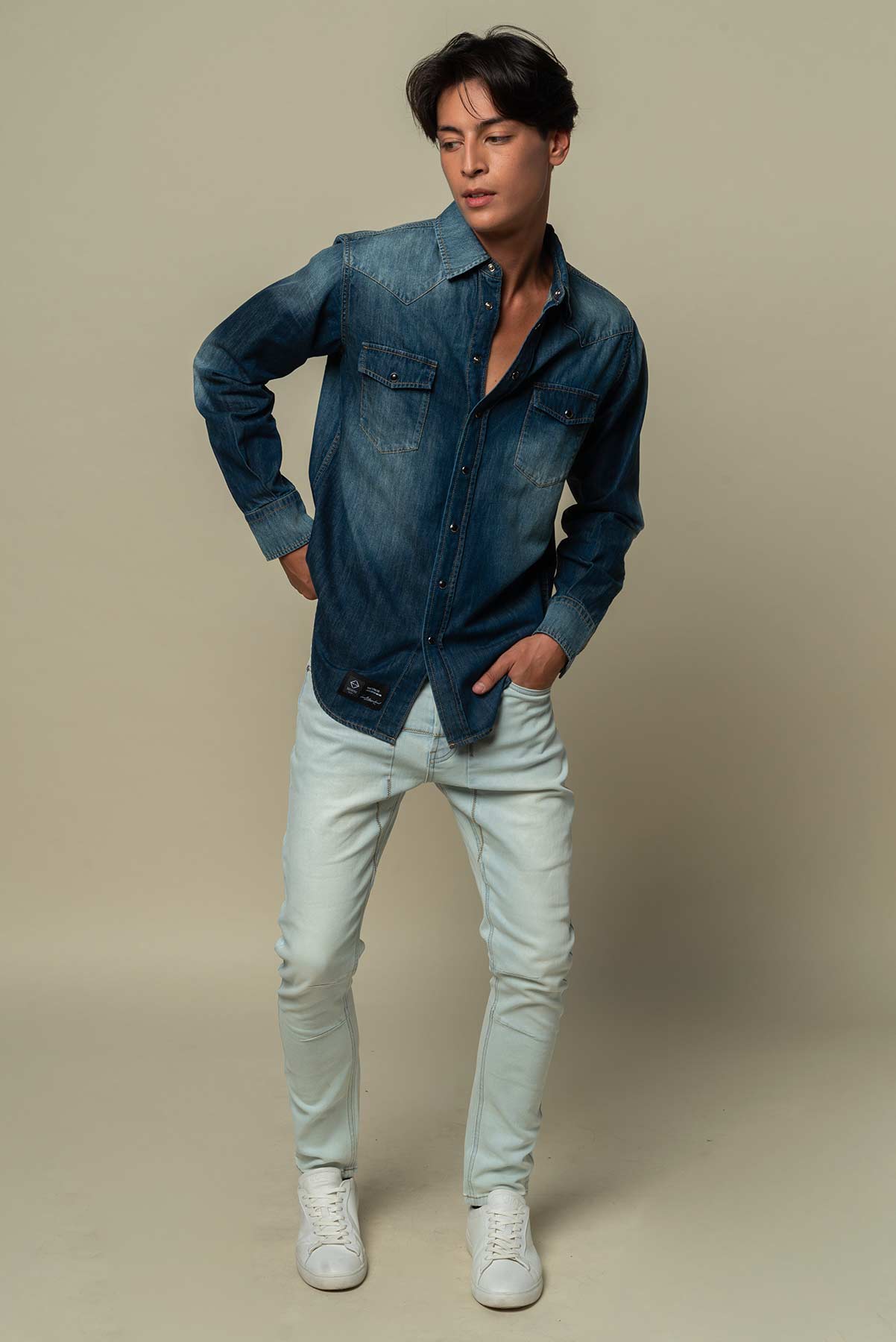 Chemise en Jean homme avec patch soie