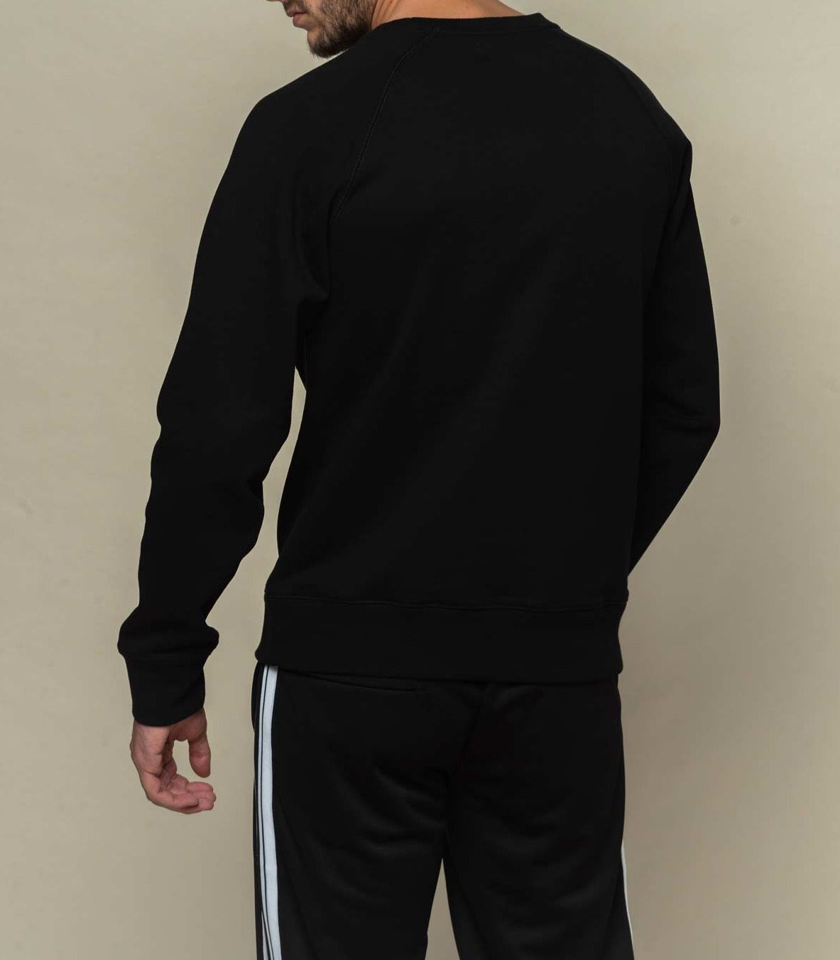 Sweat noir avec patch soie "Strates"