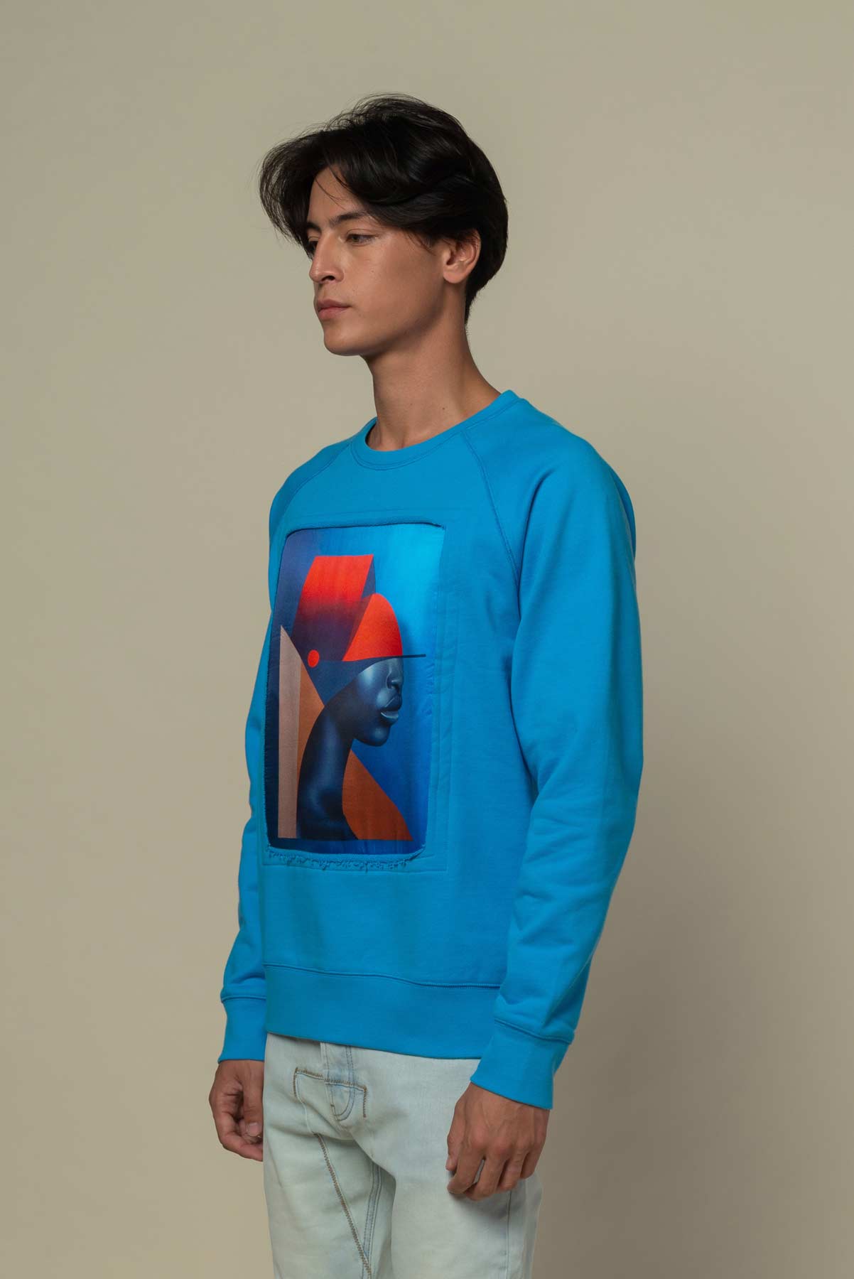 Sweat bleu avec patch soie "Serieuse"