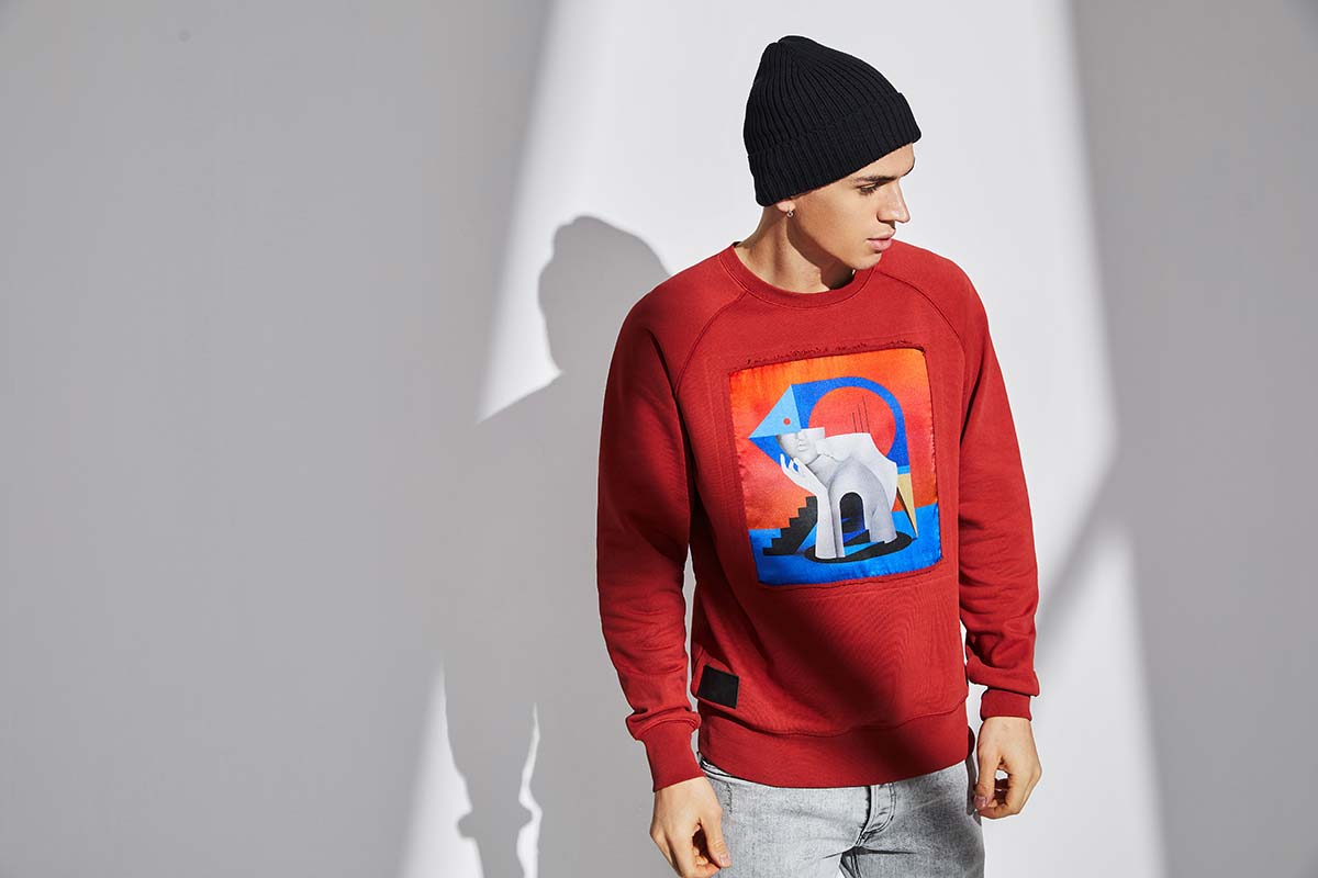 Sweat rouge avec patch soie "Gemeos"