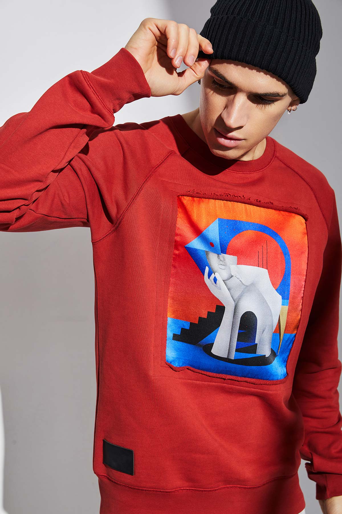 Sweat rouge avec patch soie "Gemeos"