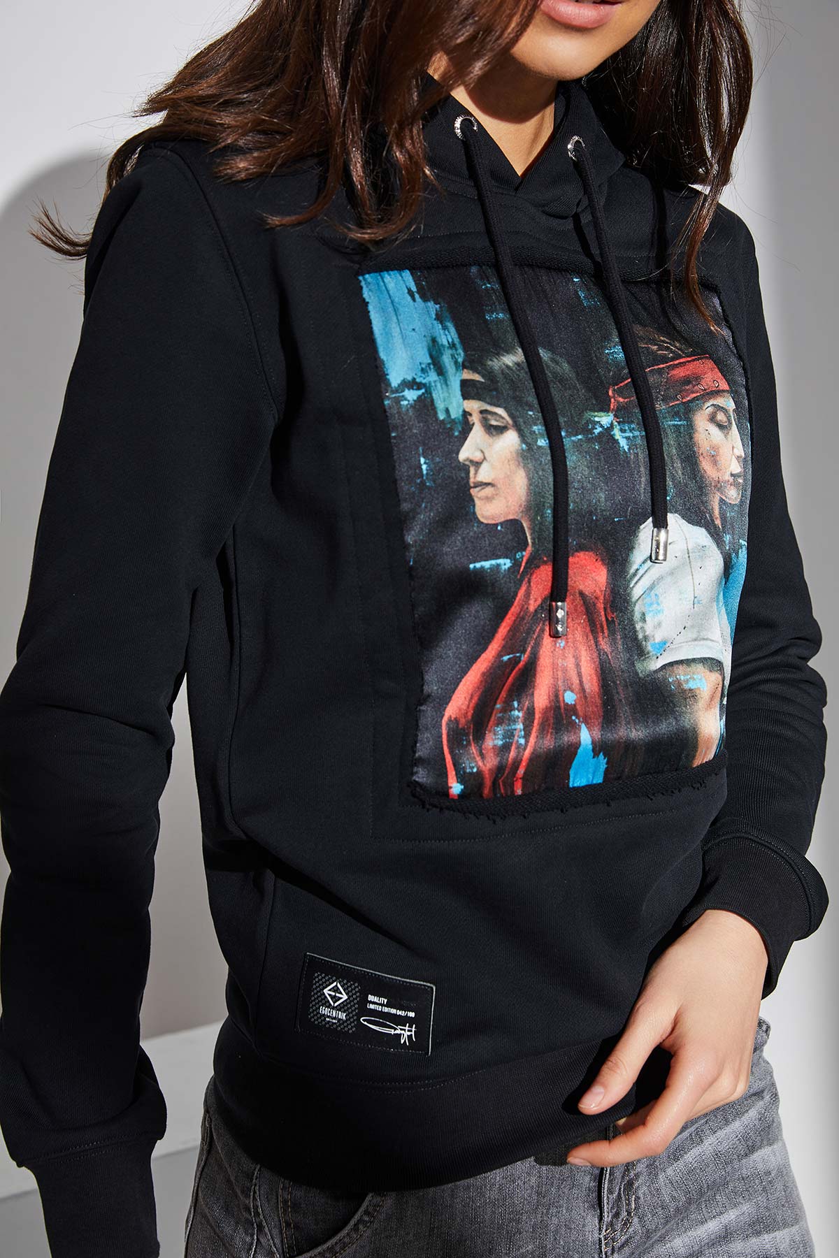 Hoodie noir avec patch soie "Duality"