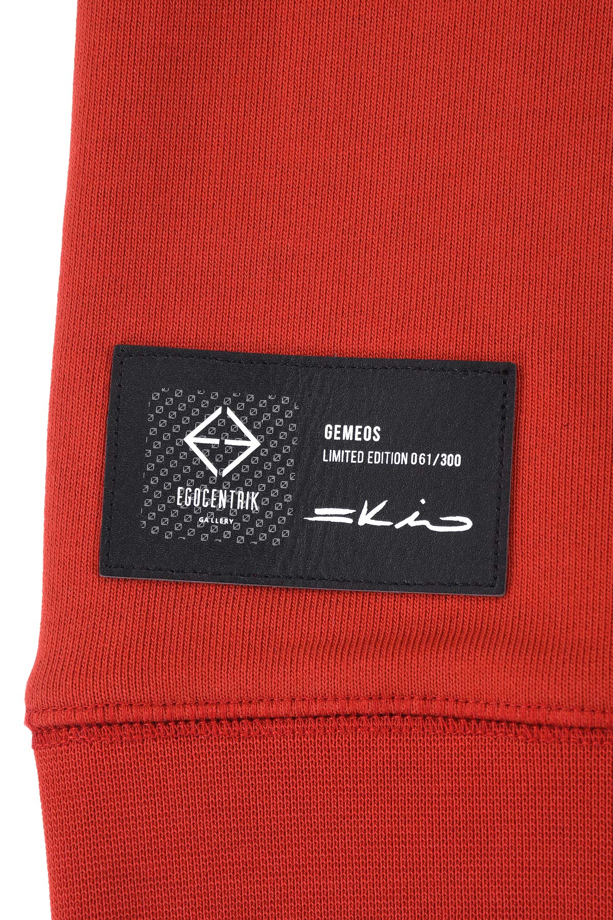 Sweat rouge avec patch soie "Gemeos"