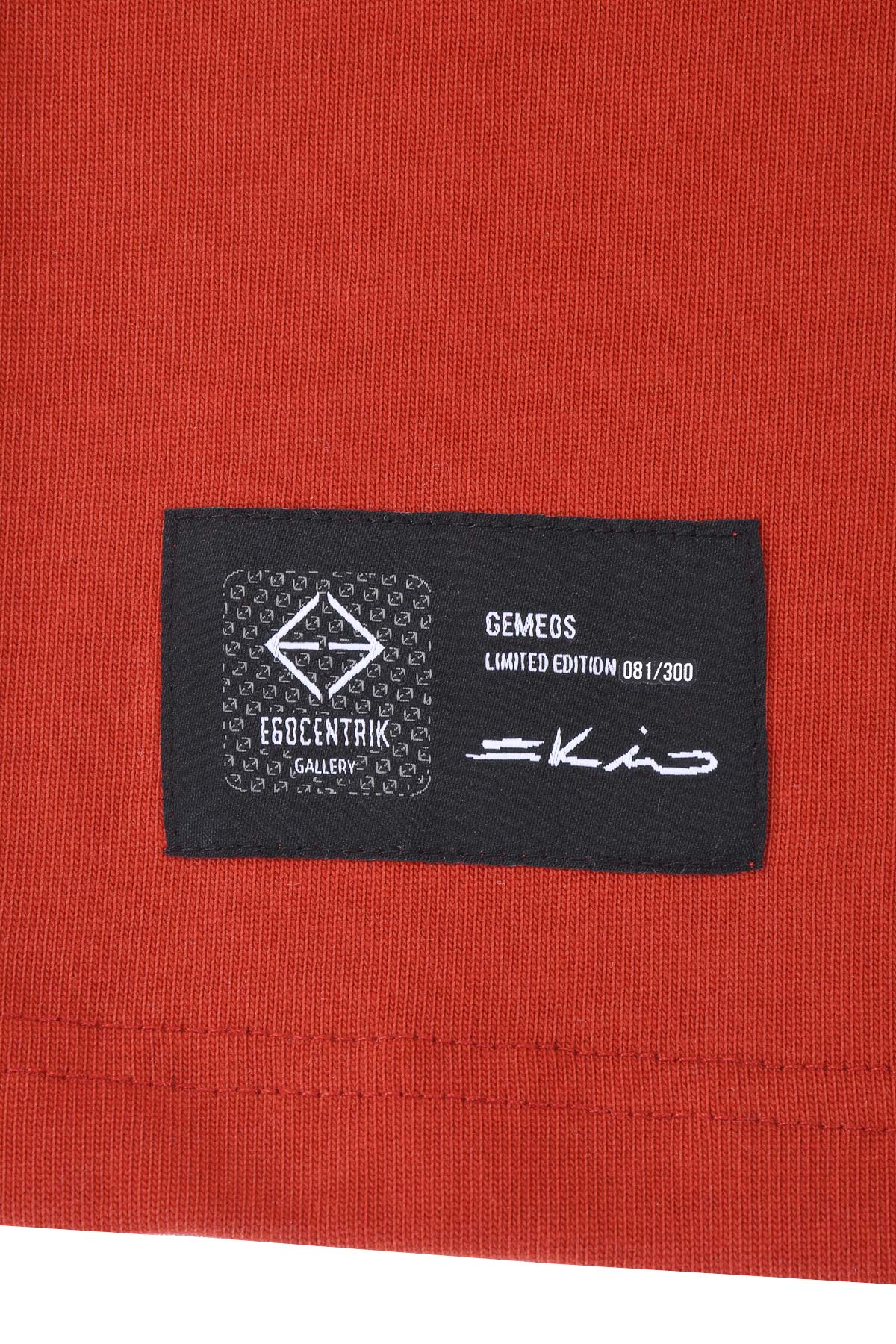 T-Shirt rouge Oversized avec patch soie "Gemeos"