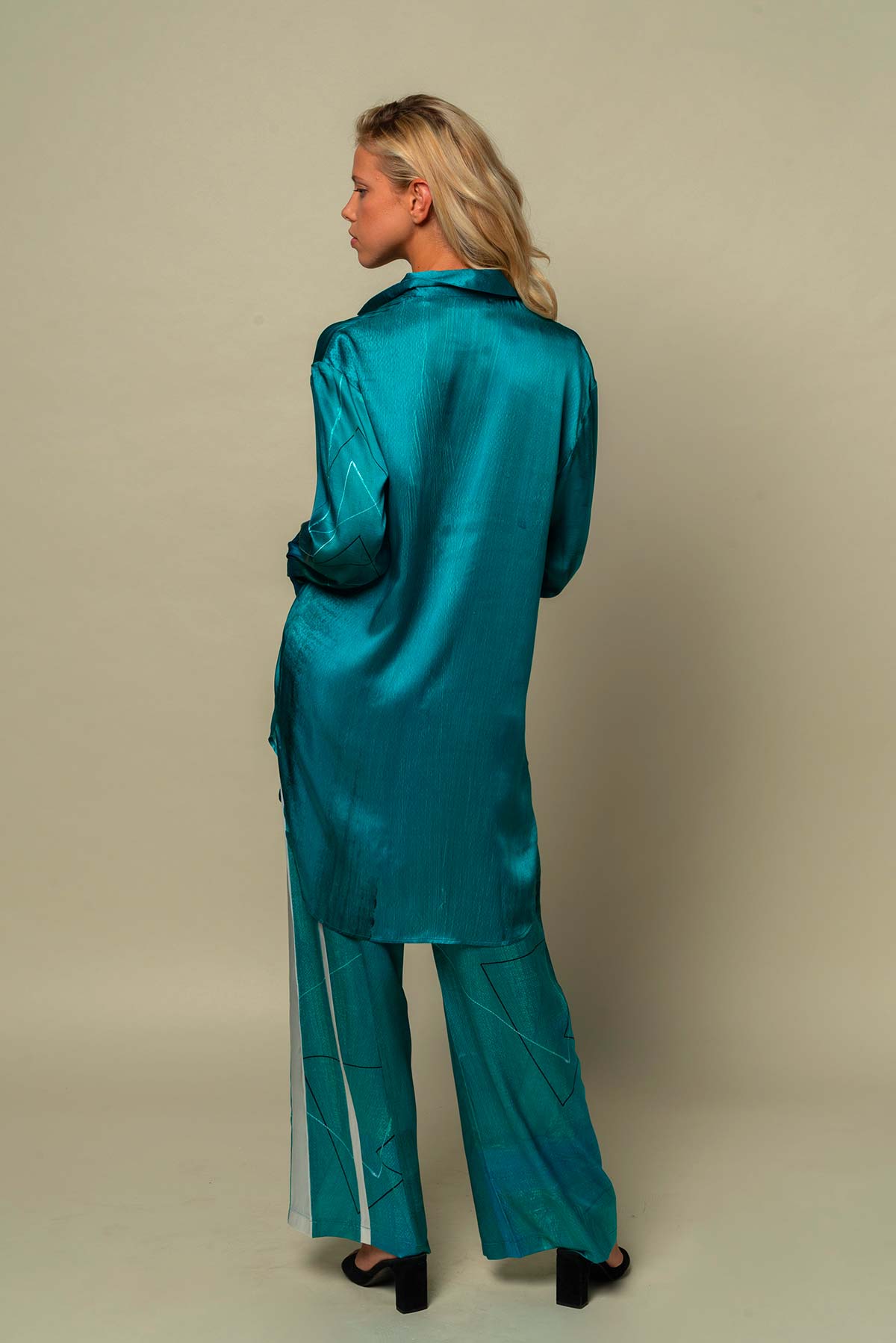 Chemise femme en soie "Smoke Break"
