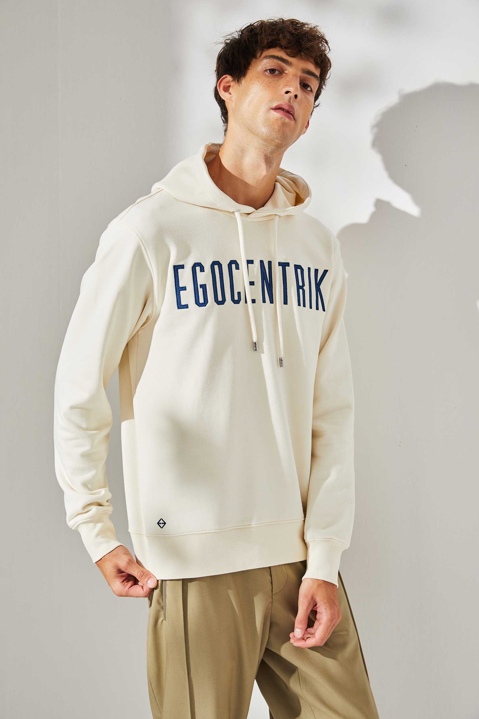 Hoodie Egocentrik brodé jean