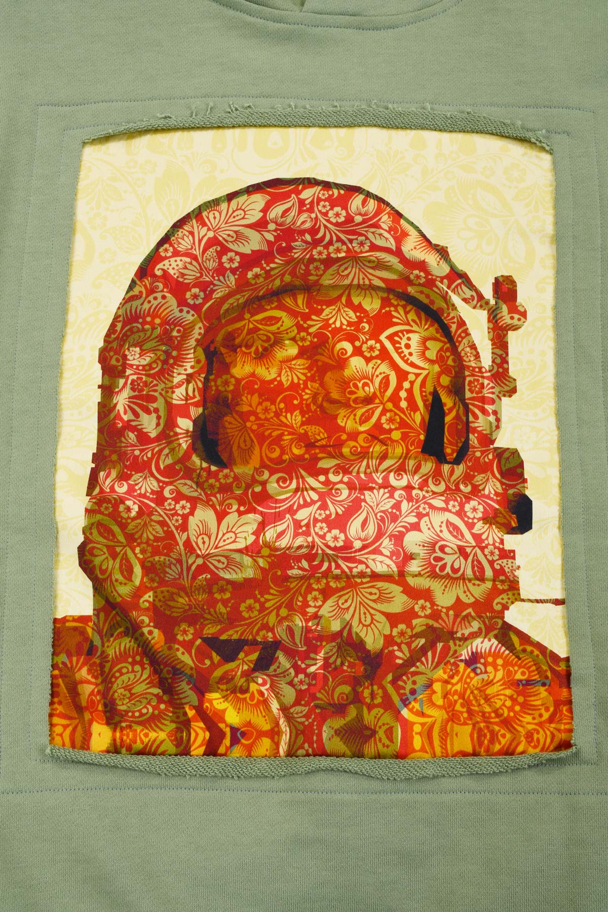 Hoodie Vert avec patch soie "Exploration"