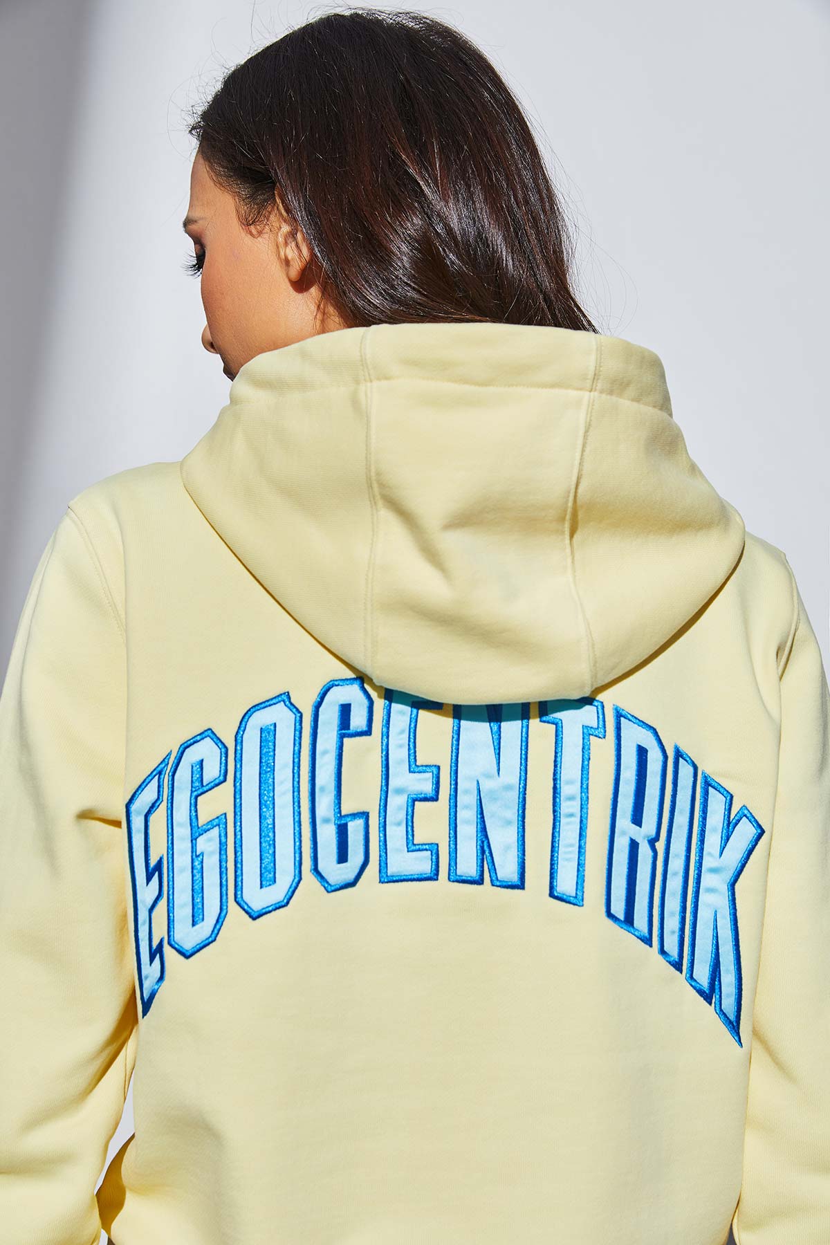 Hoodie jaune avec patch soie "Pop VR"