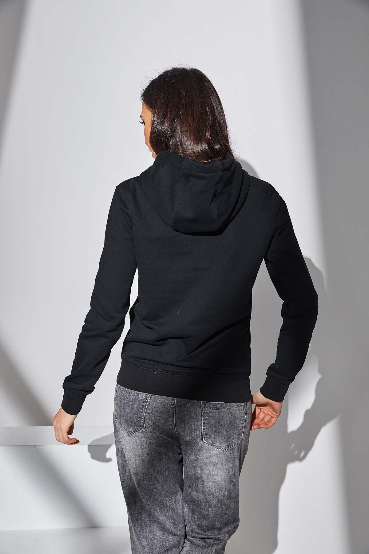 Hoodie noir avec patch soie "Duality"