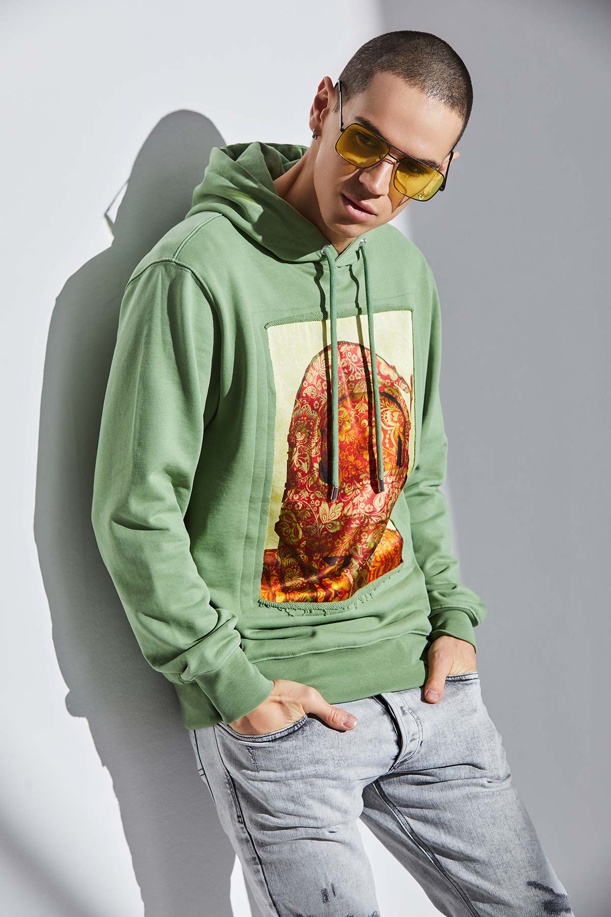 Hoodie Vert avec patch soie "Exploration"