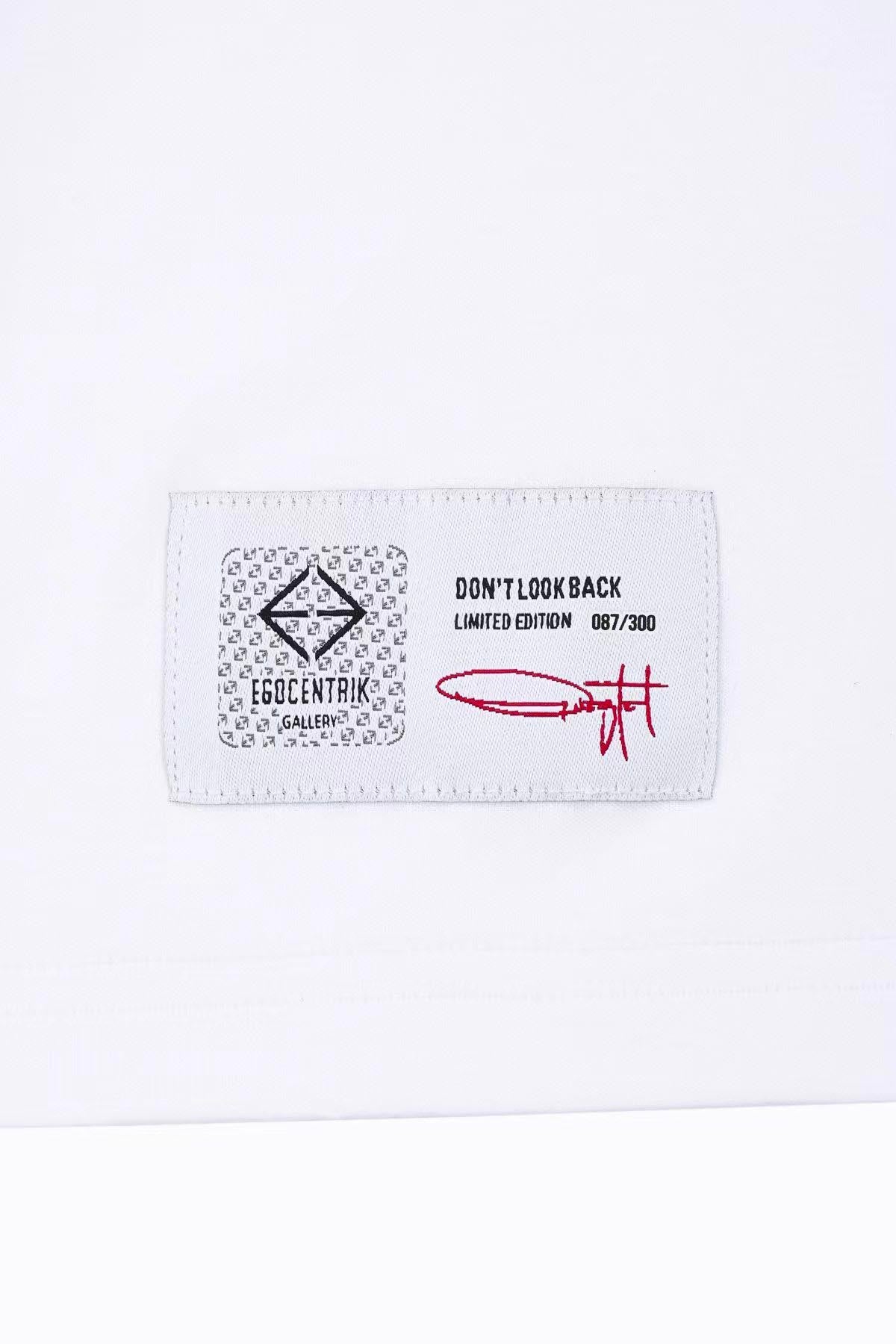 T-Shirt blanc avec patch soie "Don't look back"
