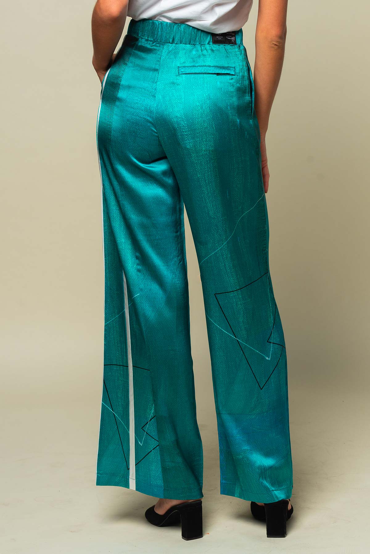 Pantalon femme fluide en soie "Smoke Break"