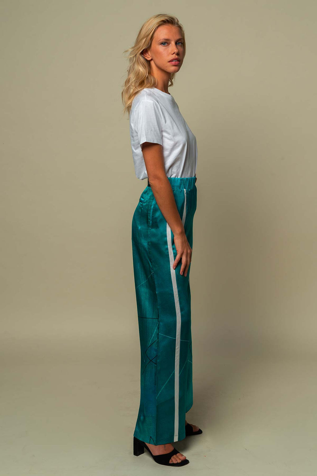Pantalon femme fluide en soie "Smoke Break"