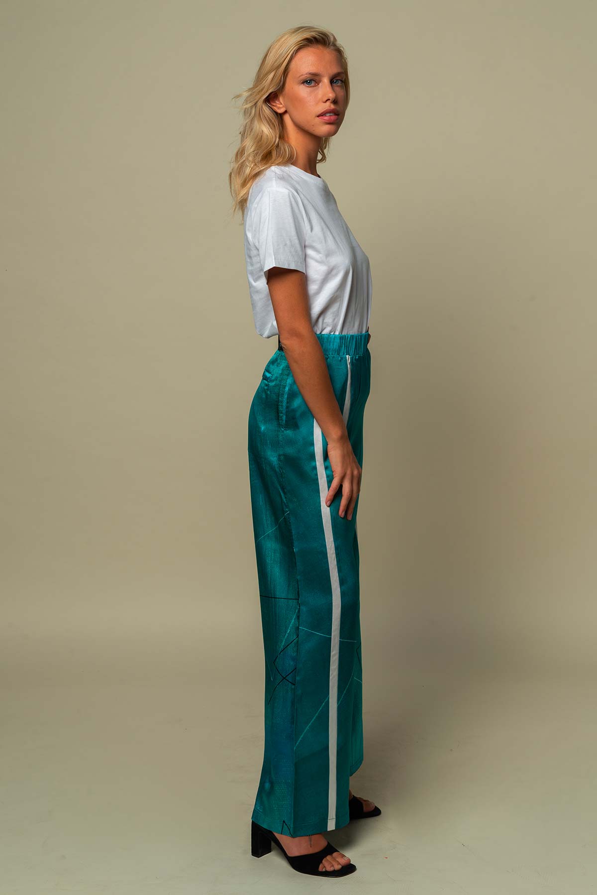 Pantalon femme fluide en soie "Smoke Break"