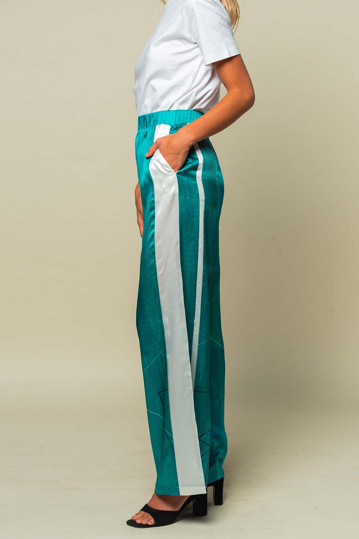 Pantalon femme fluide en soie "Smoke Break"