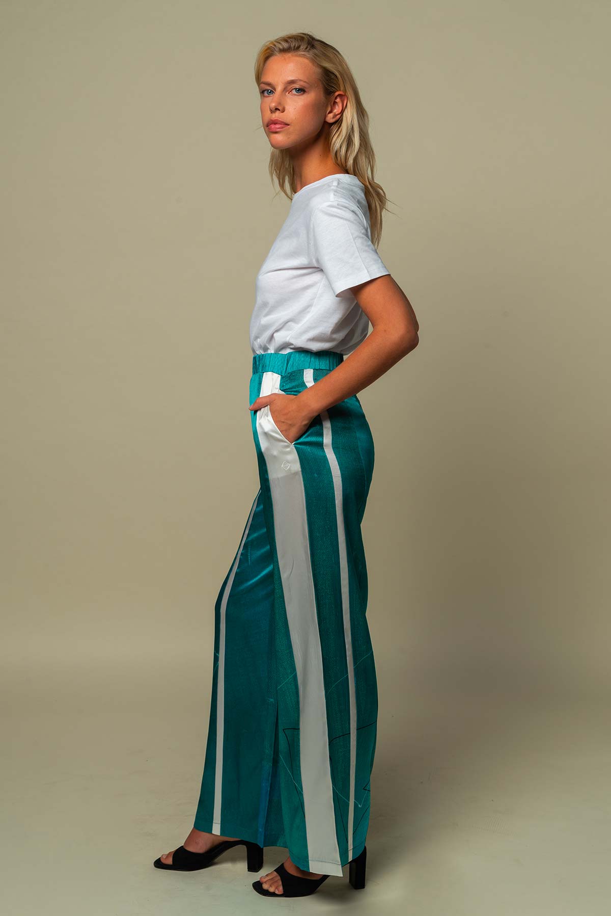 Pantalon femme fluide en soie "Smoke Break"